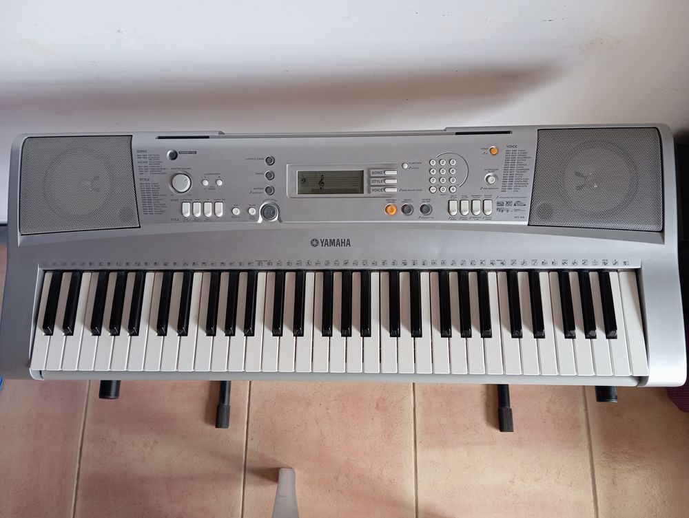 CLAVIER YAMAHA PSR-E303 Instruments de musique