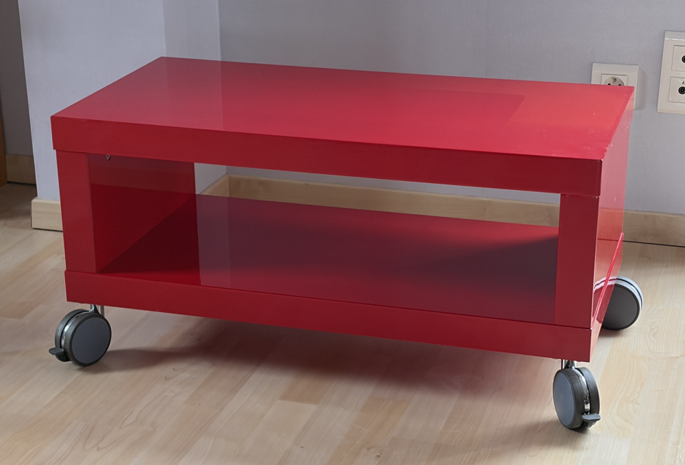 Meuble TV rouge laqu&eacute; sur roulettes Meubles