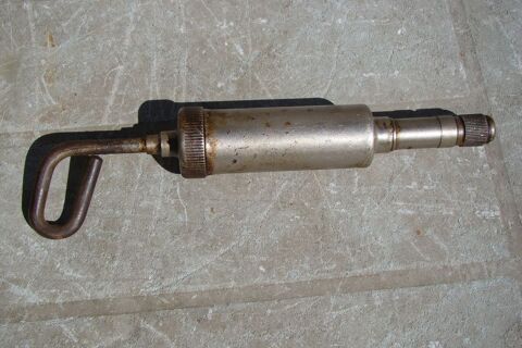 Ancienne pompe � graisse T�cal�mit
20 Gargenville (78)