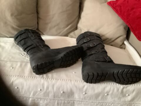 Bottes en cuir trés peu portées  taille 39 45 Lée (64)