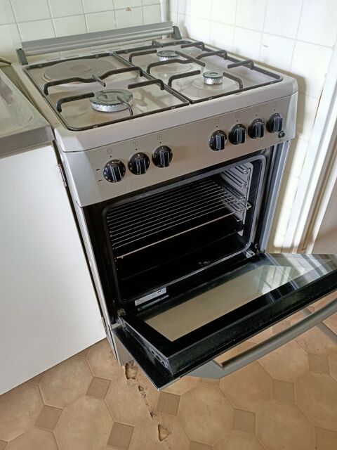 Bahut en merisier avec son minibar avec glace  l'intrieur. 30 Saint-Priest (69)