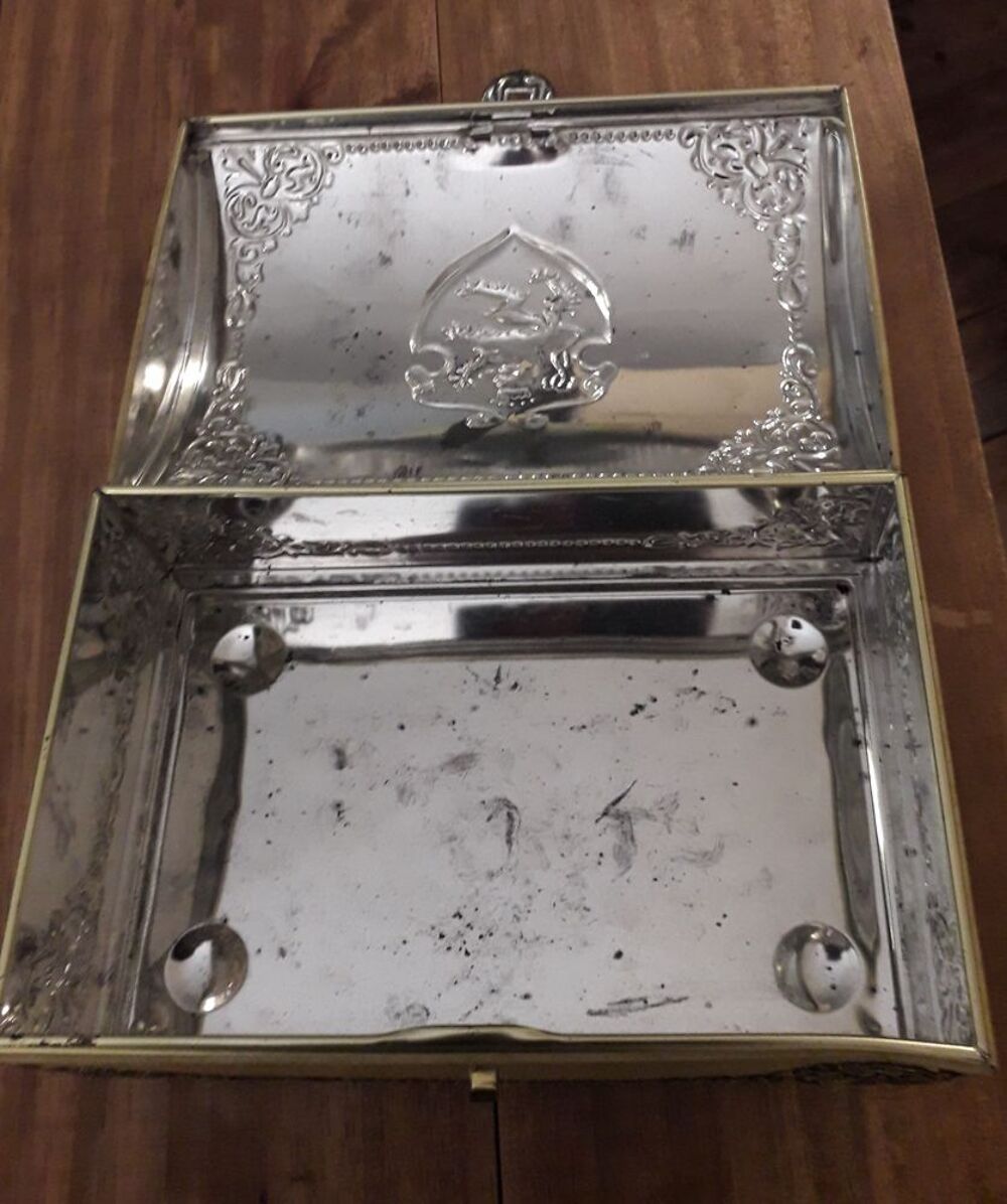 Vintage boite en m&eacute;tal chocolats Belge 