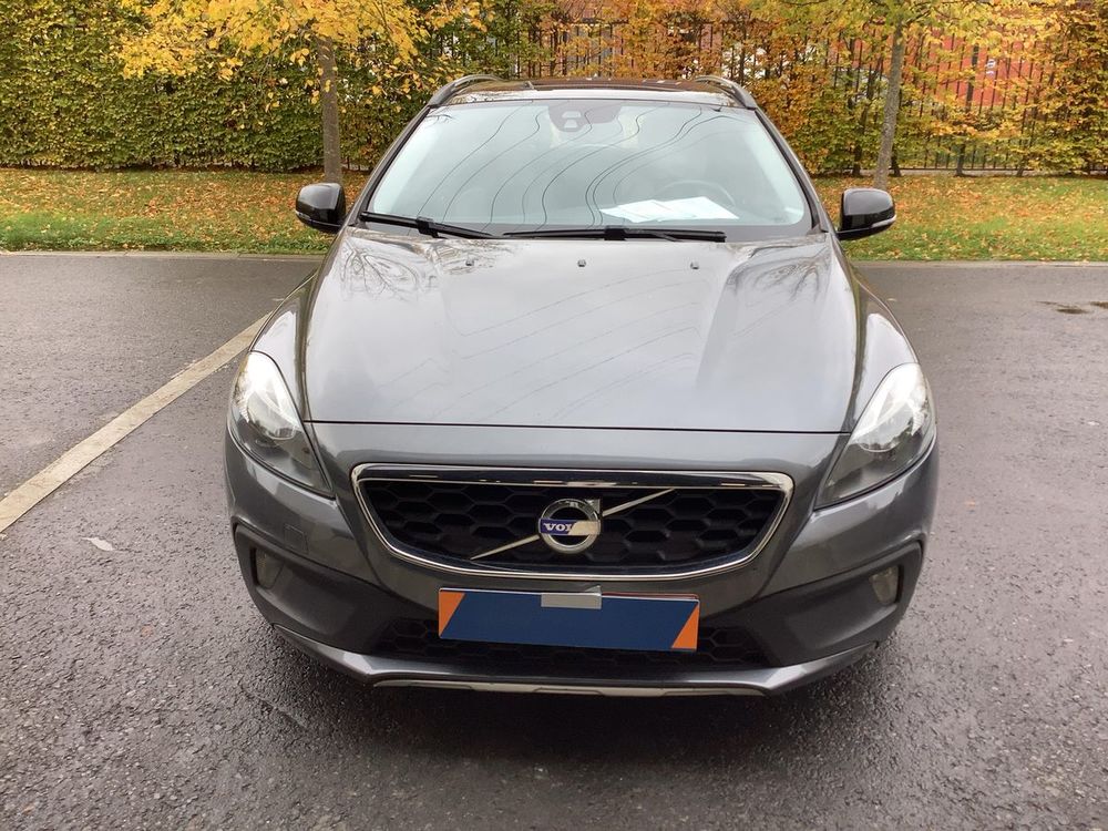 V40 Cross Country D2 115 Momentum 2014 occasion 44320 Saint-P&egrave;re-en-Retz
