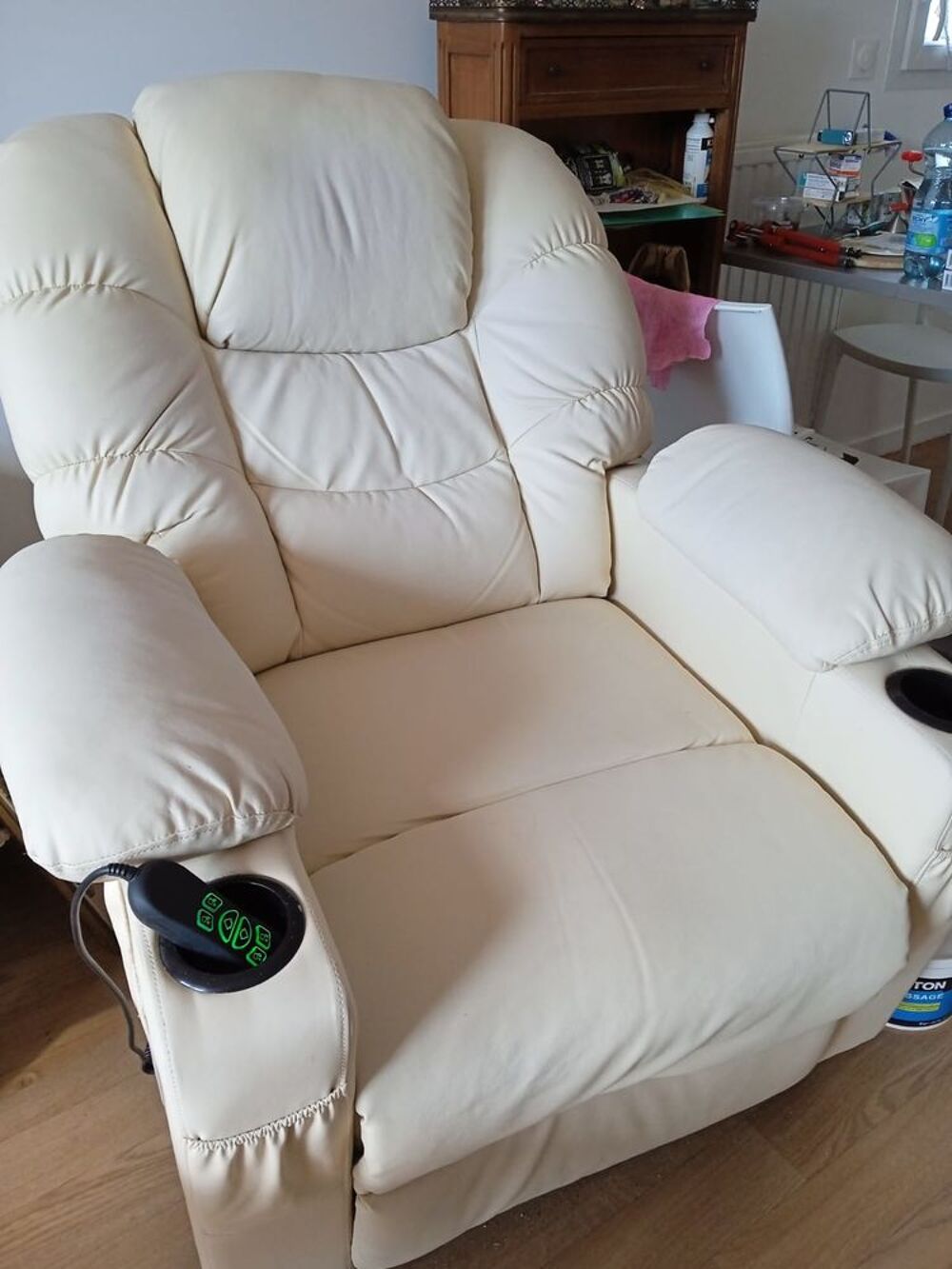 Fauteuil &eacute;lectrique pour personne ag&eacute;e
Meubles