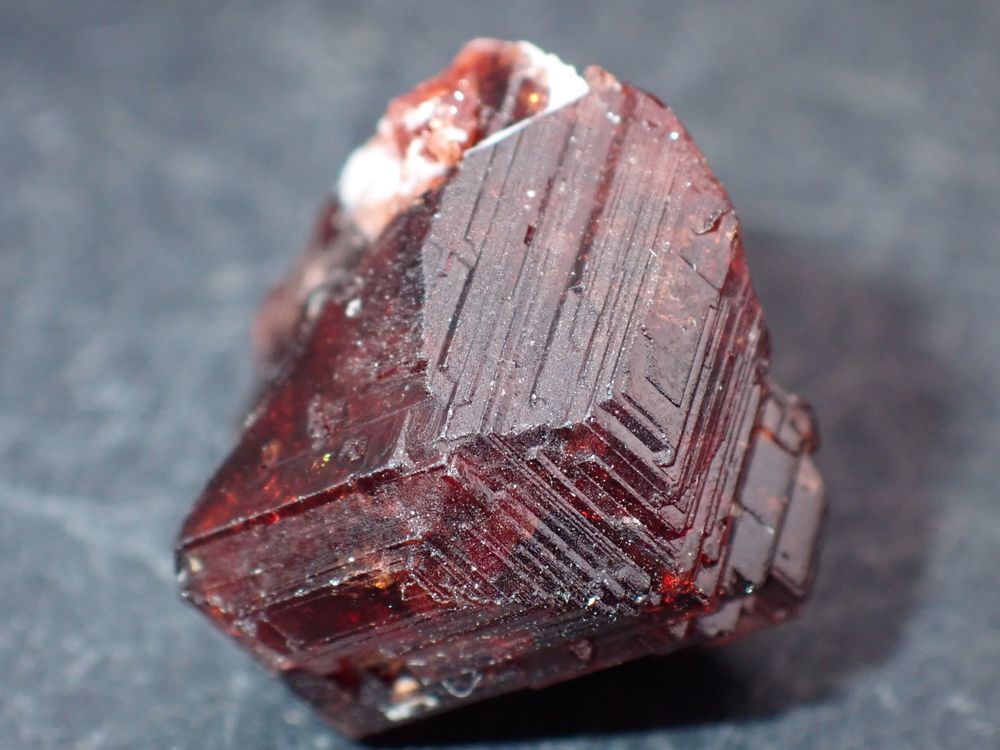 Grenat rouge "grav&eacute;" Spessartine , Shigar Valley , District 