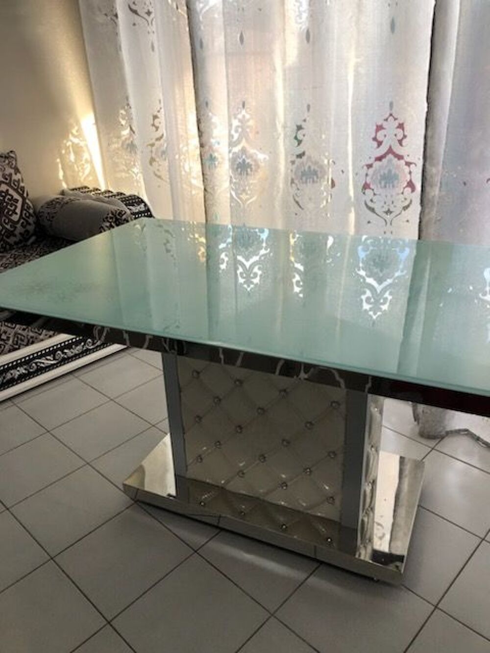 Table et 6 chaises Meubles