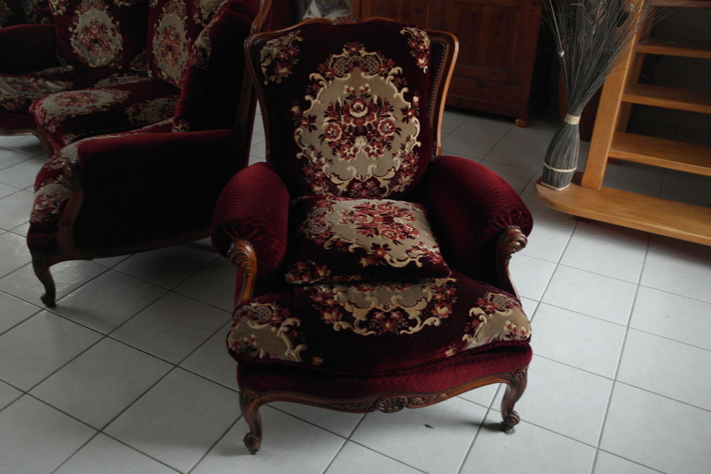 Canap&eacute; 3 places+2 fauteuils + table dessus marbre +lampe Meubles