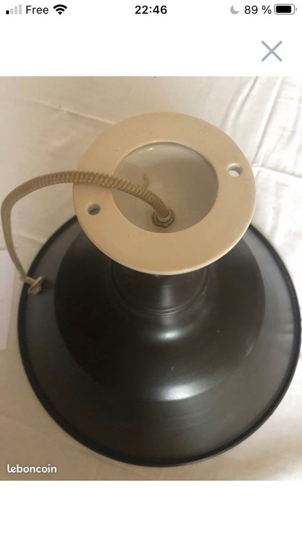 lampe &agrave; suspension en acier &eacute;maill&eacute; noir Décoration