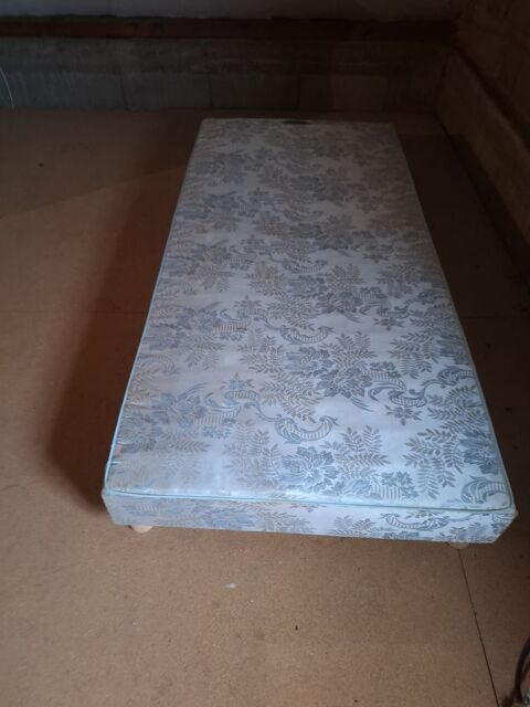 Literie et grande armoire  0 Saint-Martin-du-Fouilloux (49)