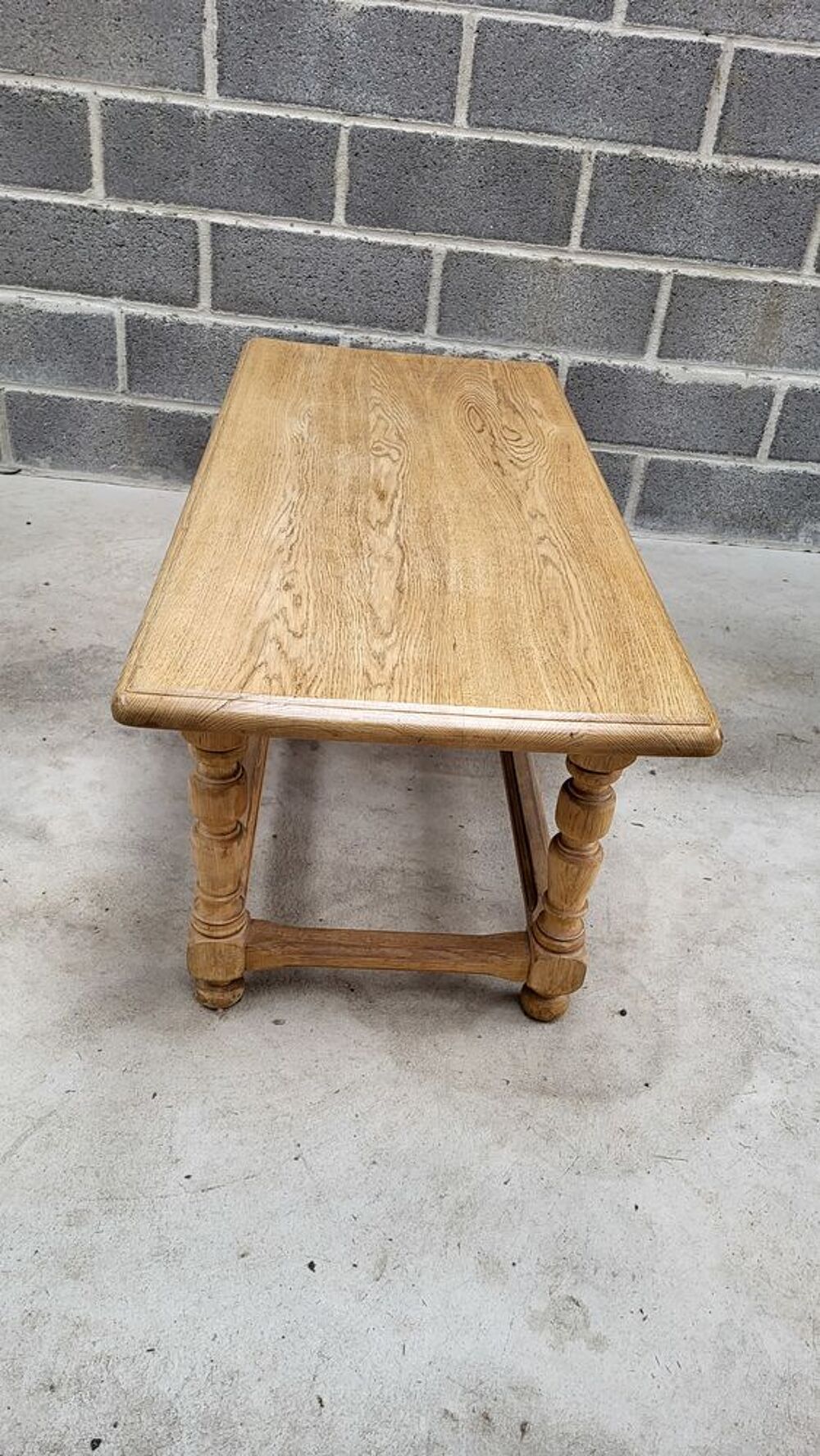 Belle table basse en bois massif ? Authentique &amp; robuste Meubles
