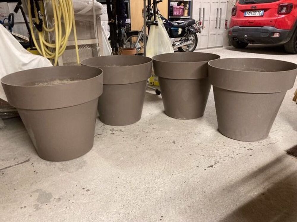 4 POTS PLASTIQUE DE JARDIN Jardin