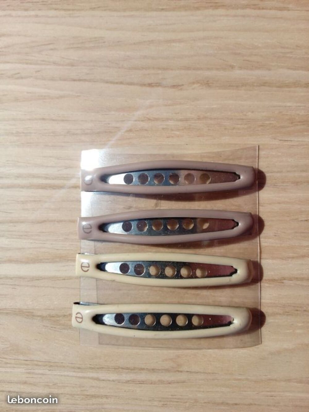 Lot de pinces et de barrettes &agrave; cheveux Maroquinerie