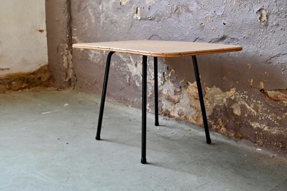 Table basse design vintage en rotin et m&eacute;tal design Meubles