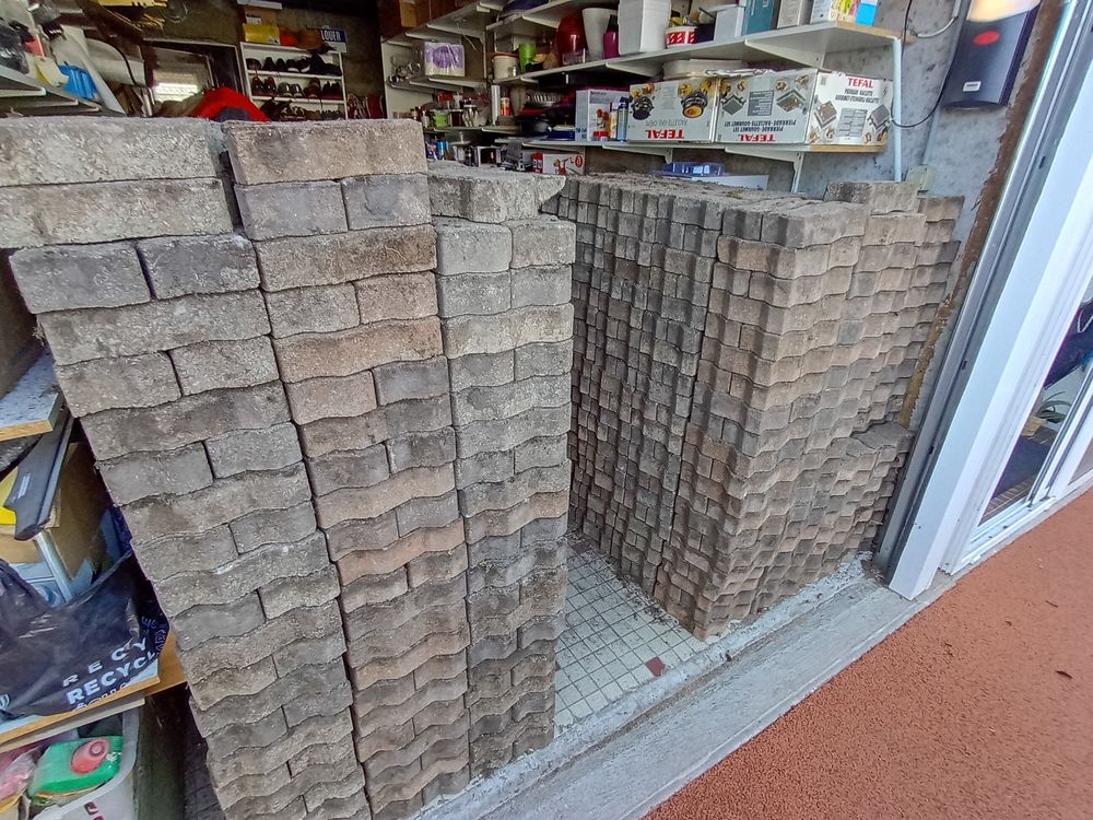 Lot de 27m&sup2; Pav&eacute;s autobloquants (mod&egrave;le vague) - Bon &eacute;tat Jardin