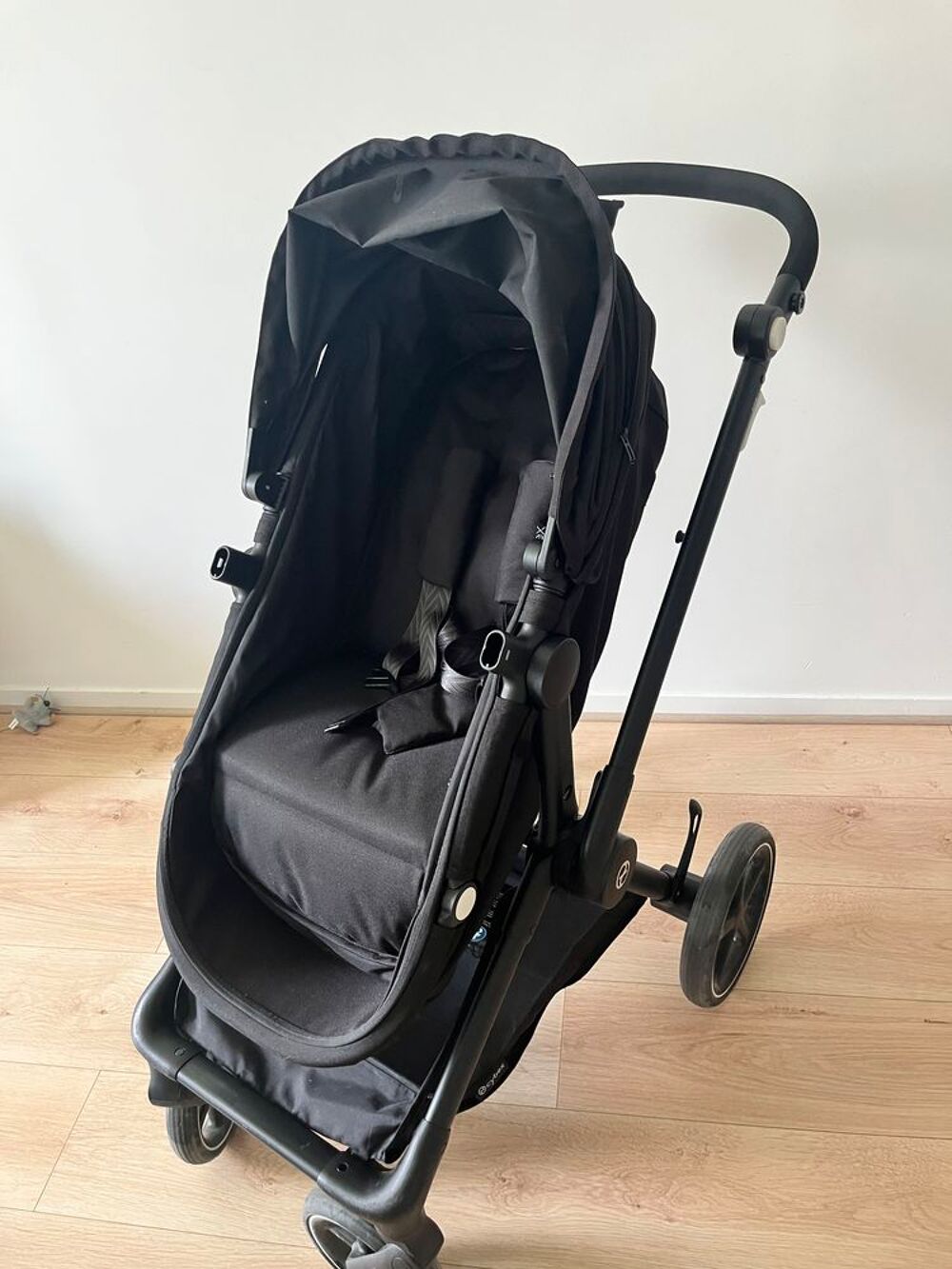 Poussette Trio Cybex Eos 2-en-1 + Cosy Cloud G i-Size €" Noir €" Bon &eacute;tat Mobilier enfants