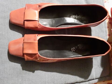 2 PAIRES de chaussures en 40 /41
20 Les Essarts-lès-Sézanne (51)