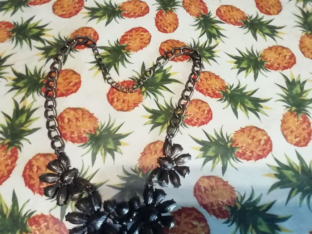 Collier pendentif de toute beaut&eacute; Bijoux et montres