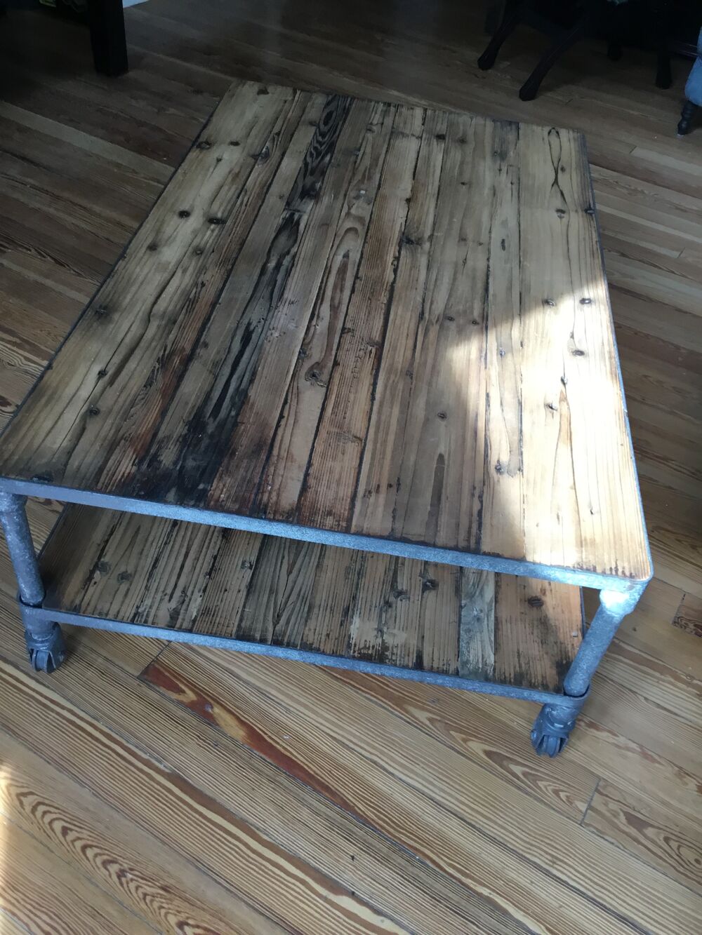 Jolie table basse " Atelier " Meubles