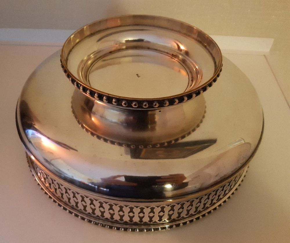 Coupe en m&eacute;tal argent&eacute; ajour&eacute; Décoration