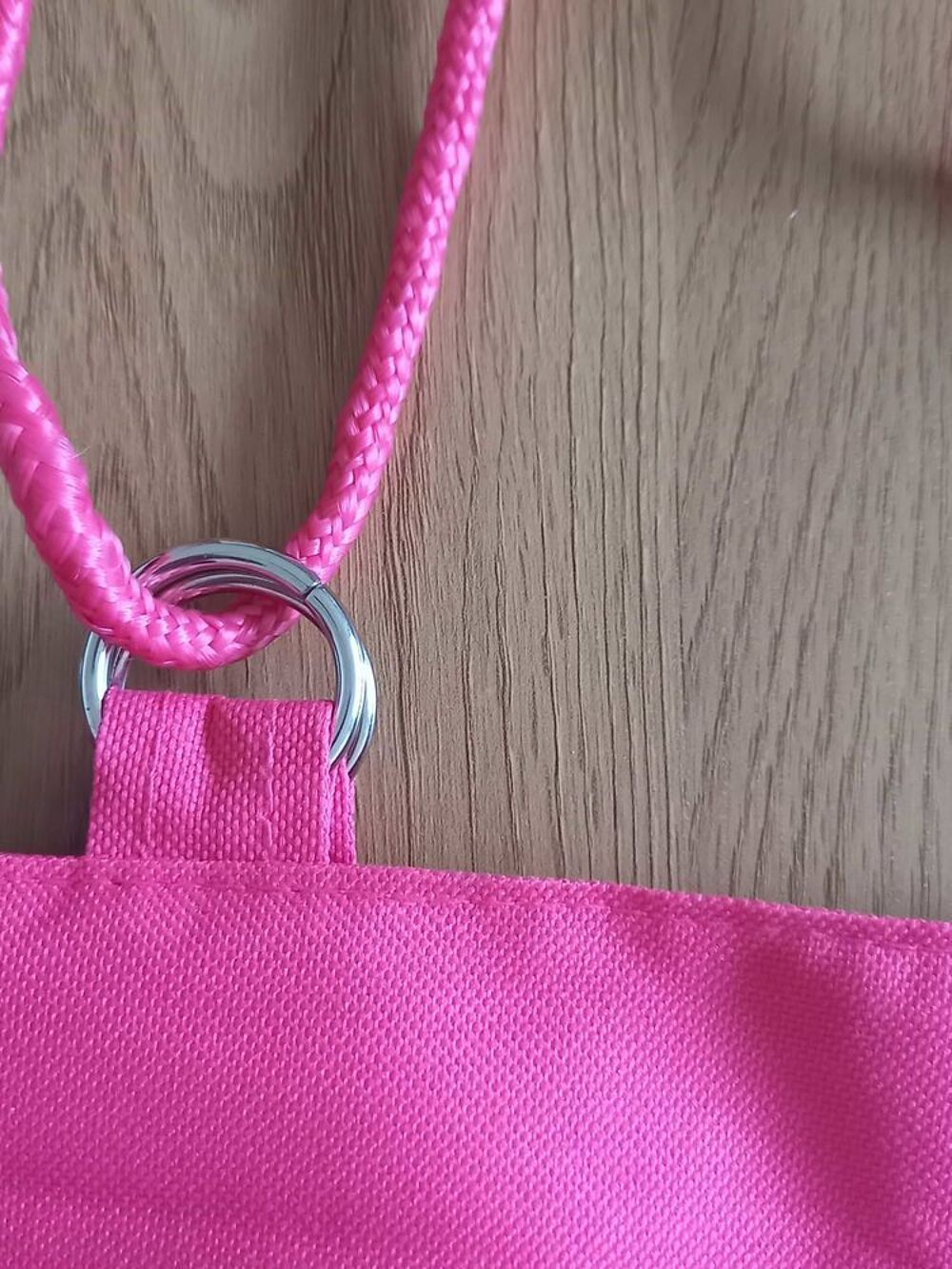 Sac caba, neuf, Yves Rocher , rose feuillage blanc. Maroquinerie
