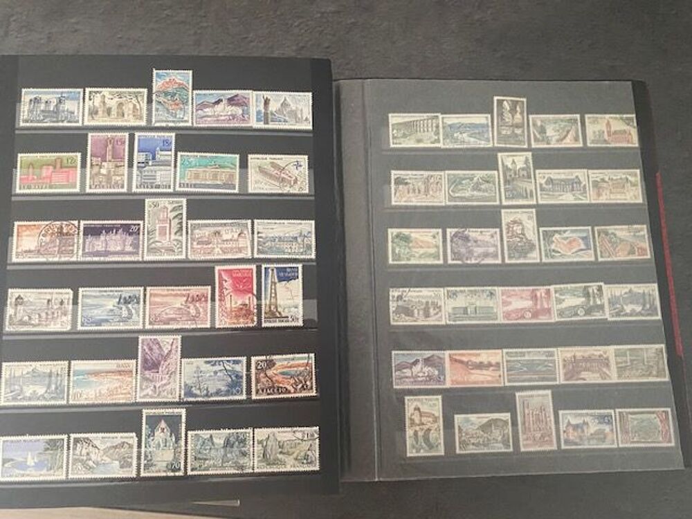 6 albums remplis de timbres divers 