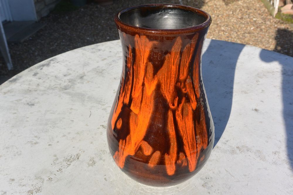 Vase en c&eacute;ramique &eacute;maill&eacute;e sign&eacute;e - vintage ann&eacute;es 1970
Décoration