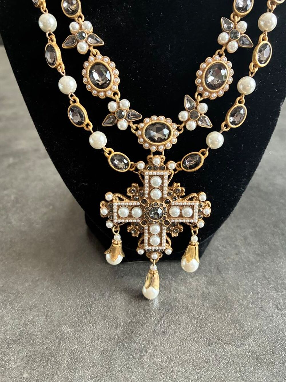 Collier majestueux au style baroque et n&eacute;o-gothique neuf Bijoux et montres