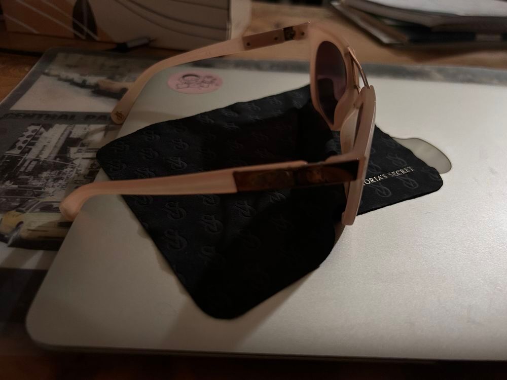 lunettes de soleil Victoria Secret Bijoux et montres