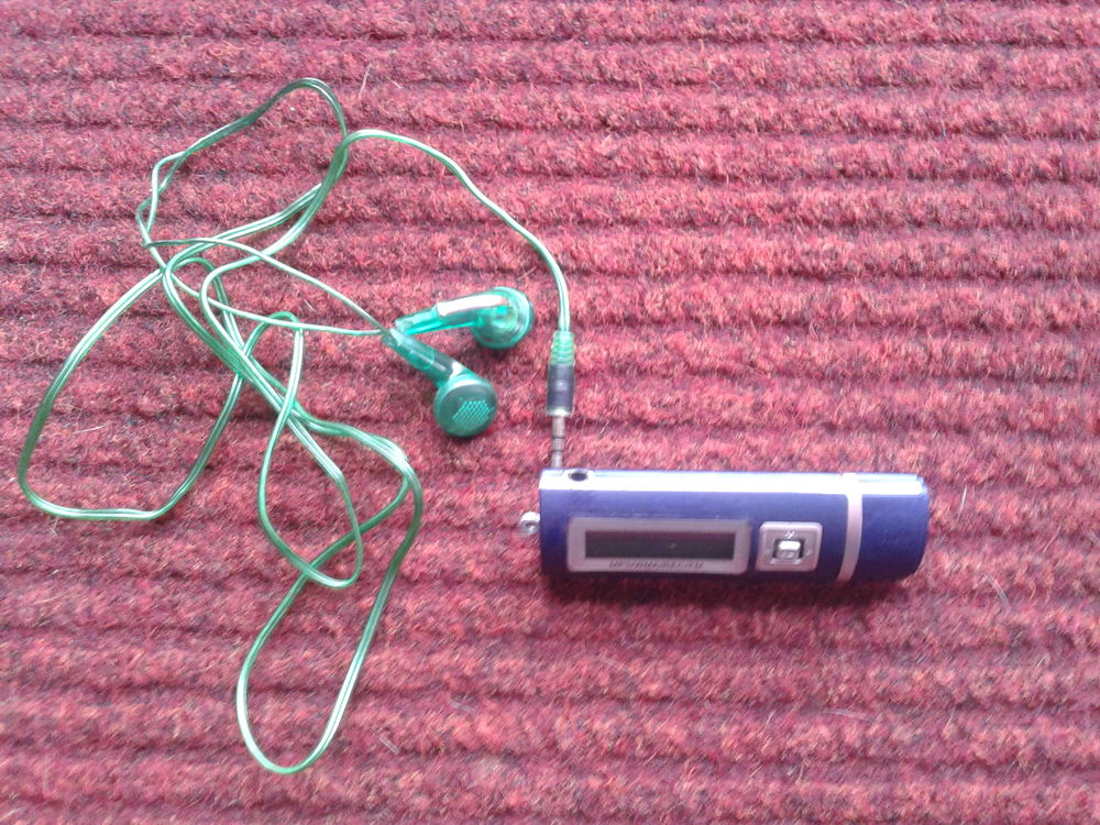Baladeur MP3 Hoher MP3 125 2 Go Et Radio FM Audio et hifi
