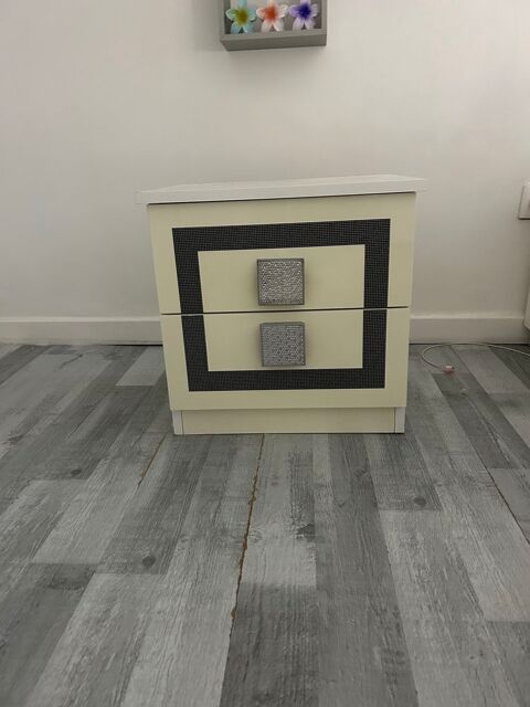 table de nuit 50 Marguerittes (30)