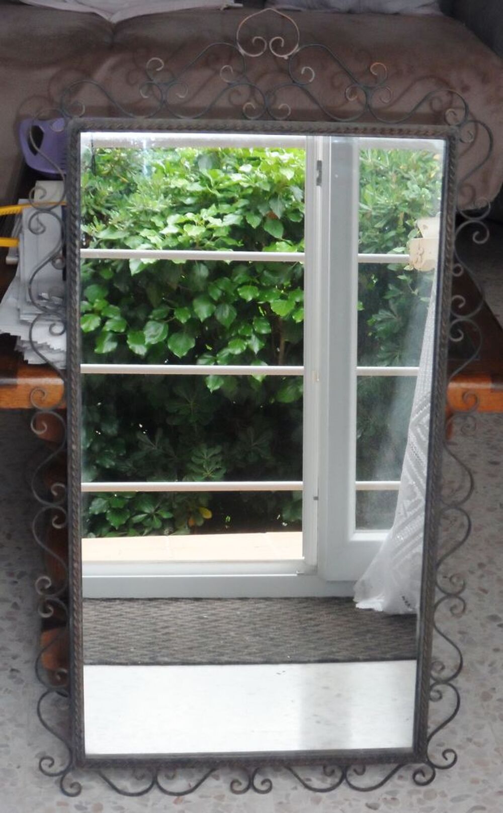 Miroir ancien rectangulaire structure en fer forg&eacute; 76 X 43
Décoration