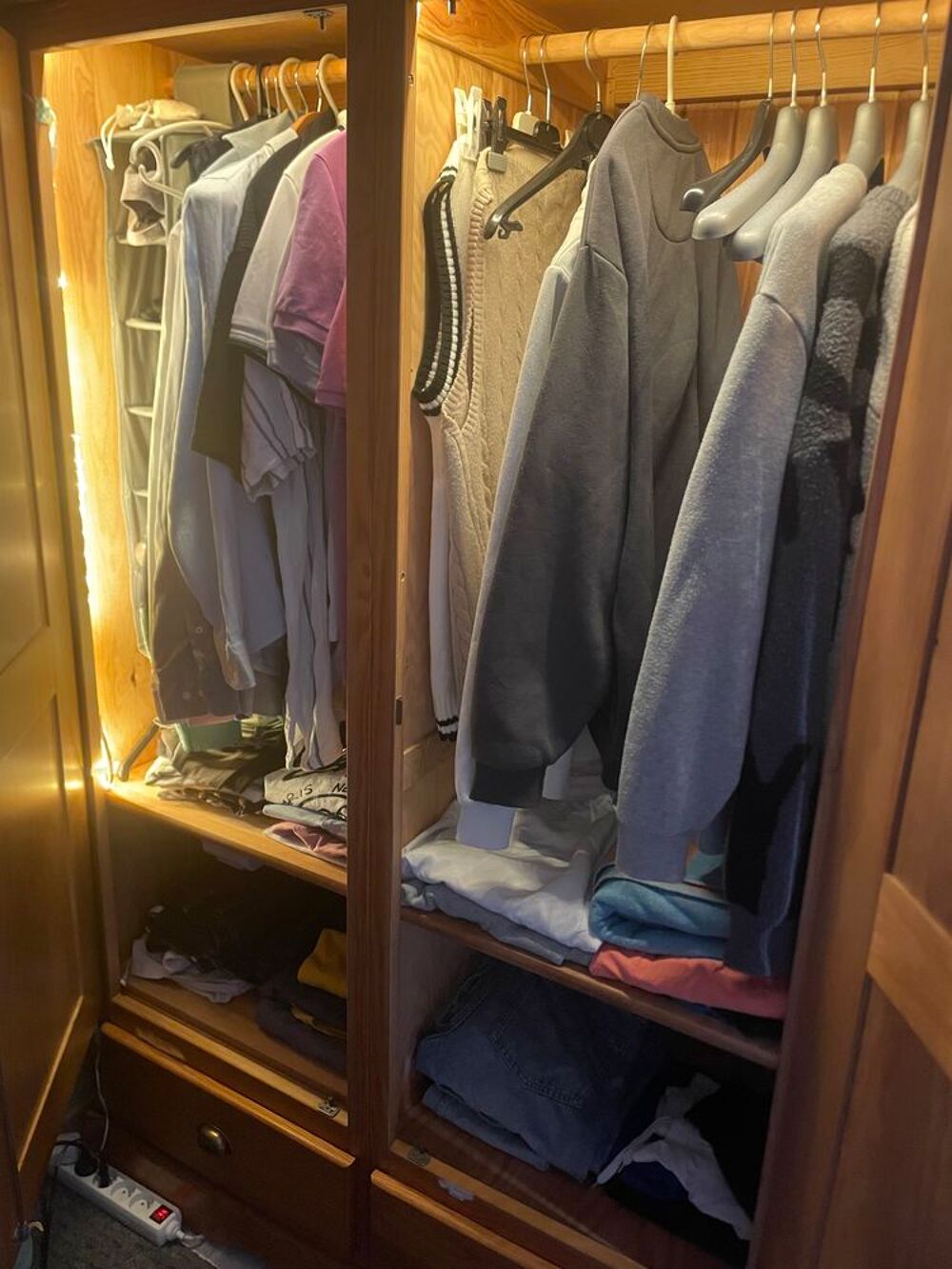 Armoire pin massif Meubles
