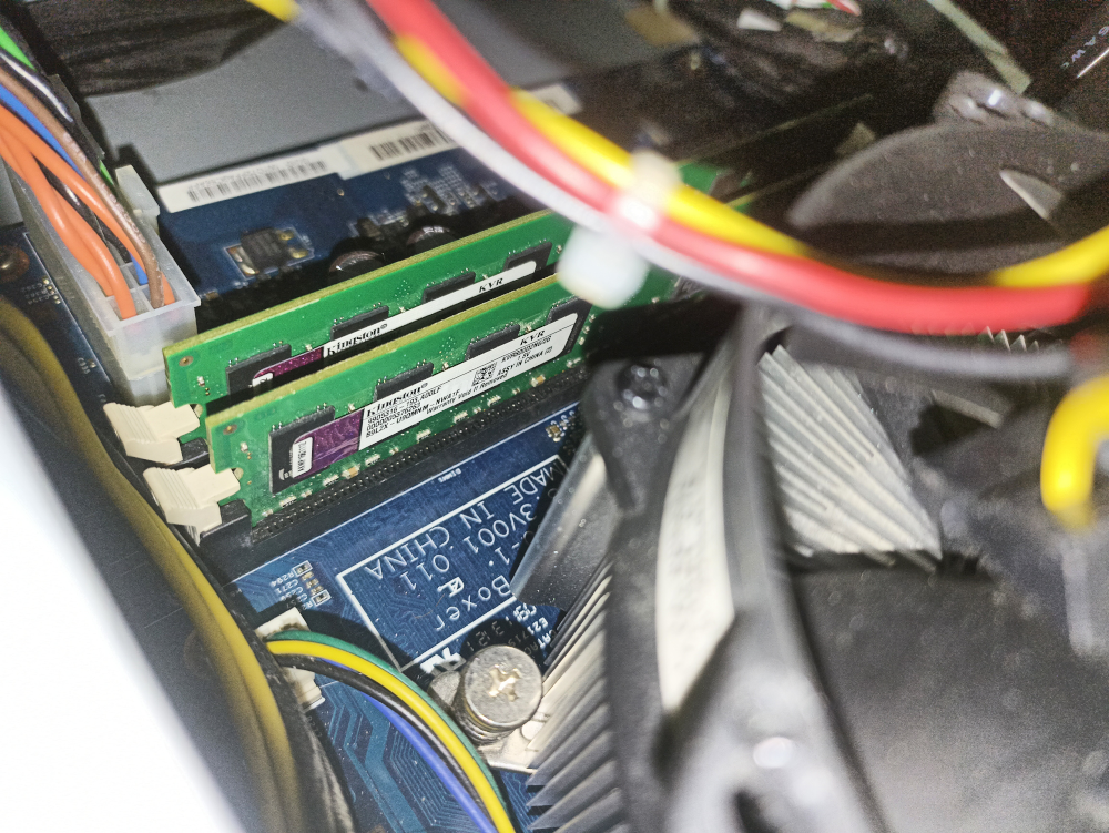 Acer Aspire X3200 R&eacute;employ&eacute; sous Linux Matériel informatique