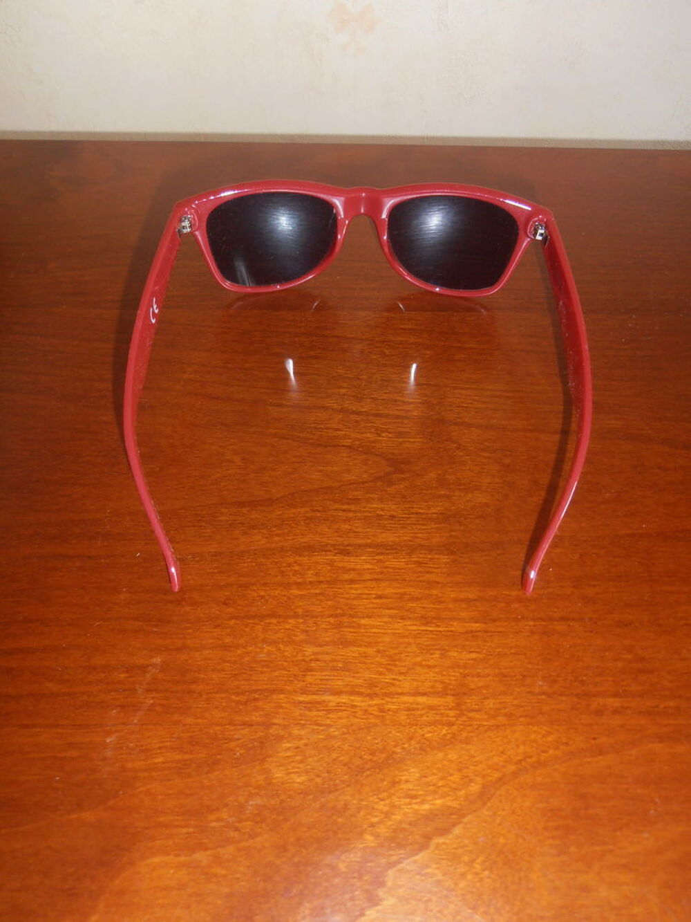 Lunettes solaires rouges (27) Bijoux et montres