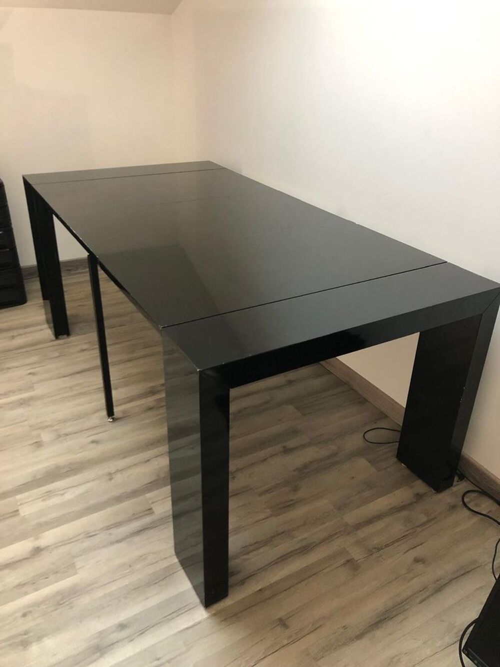 Console extensible IKEA noire laqu&eacute;e €" Table jusqu'&agrave; 195 cm Meubles