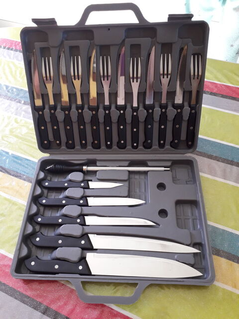 MALETTE COUTEAUX ET FOUCHETTES  PLUS AFFUTEUSE. 15 Fr�vent (62)