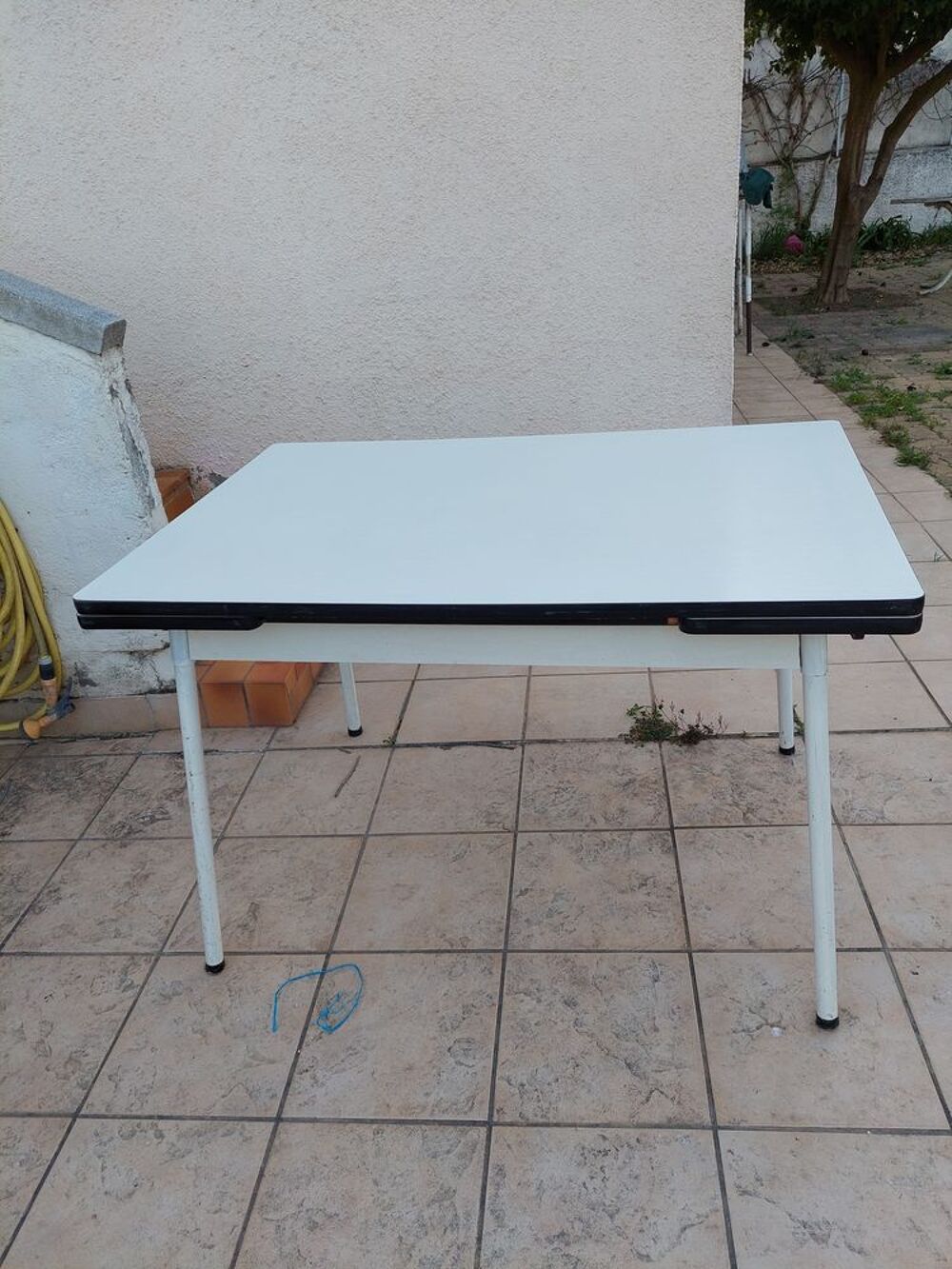 TABLE FORMICA Meubles