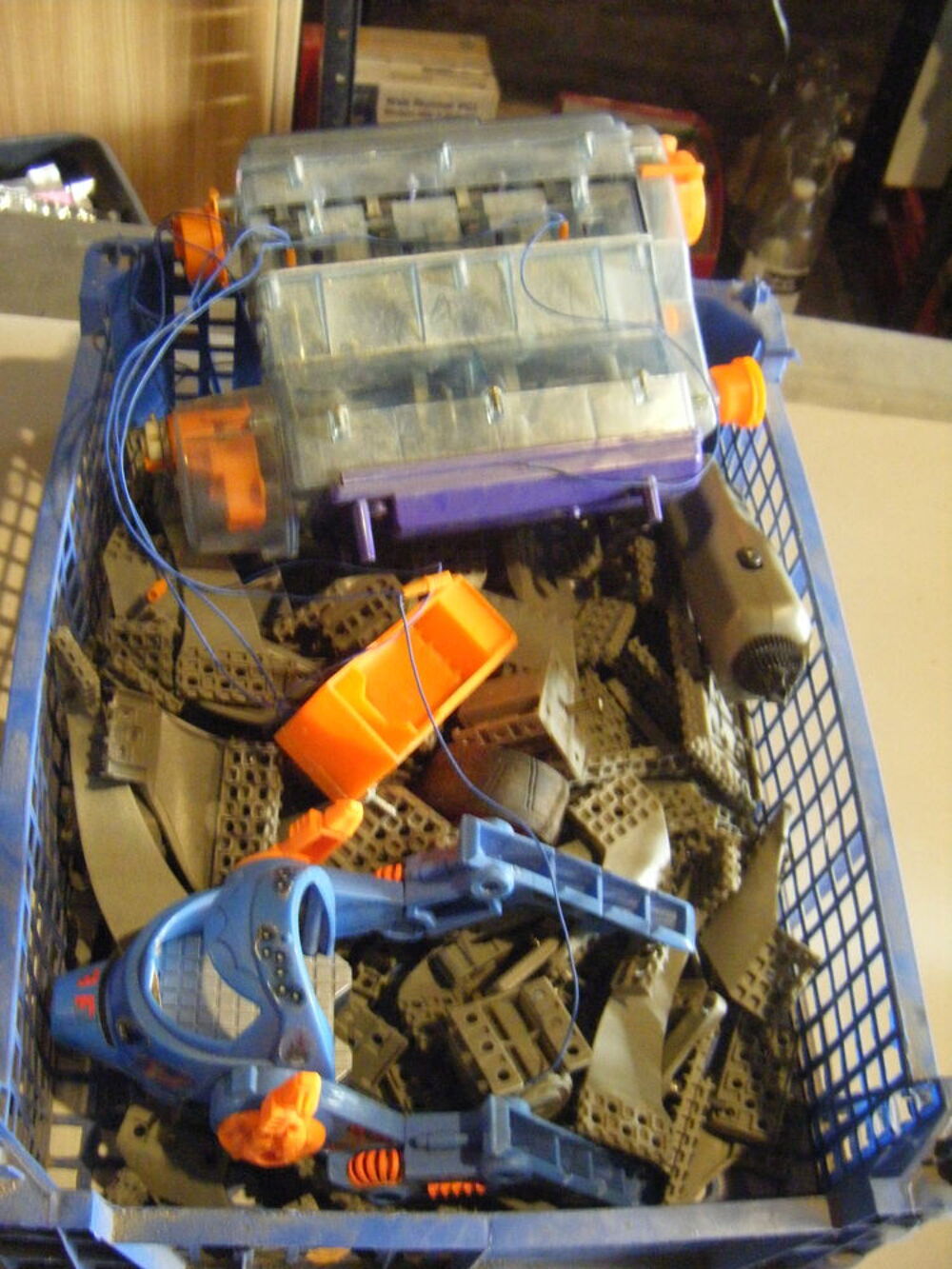 Boite MECCANO N&deg; 30 + pi&egrave;ces diverses en plastique Jeux / jouets
