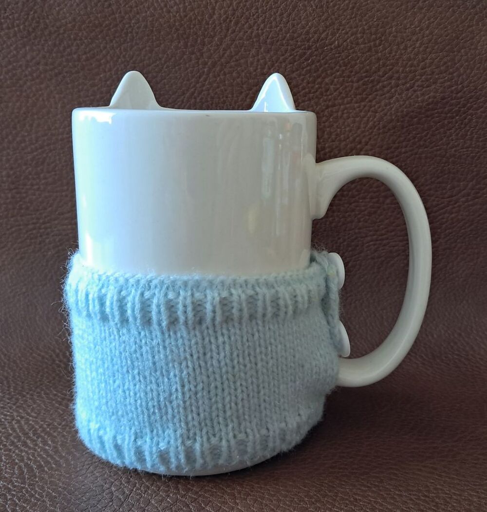 tasse mug en c&eacute;ramique en forme de chat avec pull en laine 
