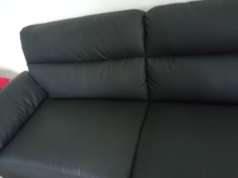 2 CANAP�S  CUIR  NOIR  x 2  NEUFS   3 PLACES   Design 0 Peipin (04)
