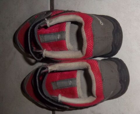 Chaussures Quechua pointure 29 rouge /grise 2 Colombier-Fontaine (25)
