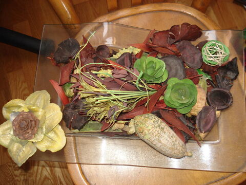 plateau rectangulaire plastique dur et fleurs artificielles 0 M�rignies (59)