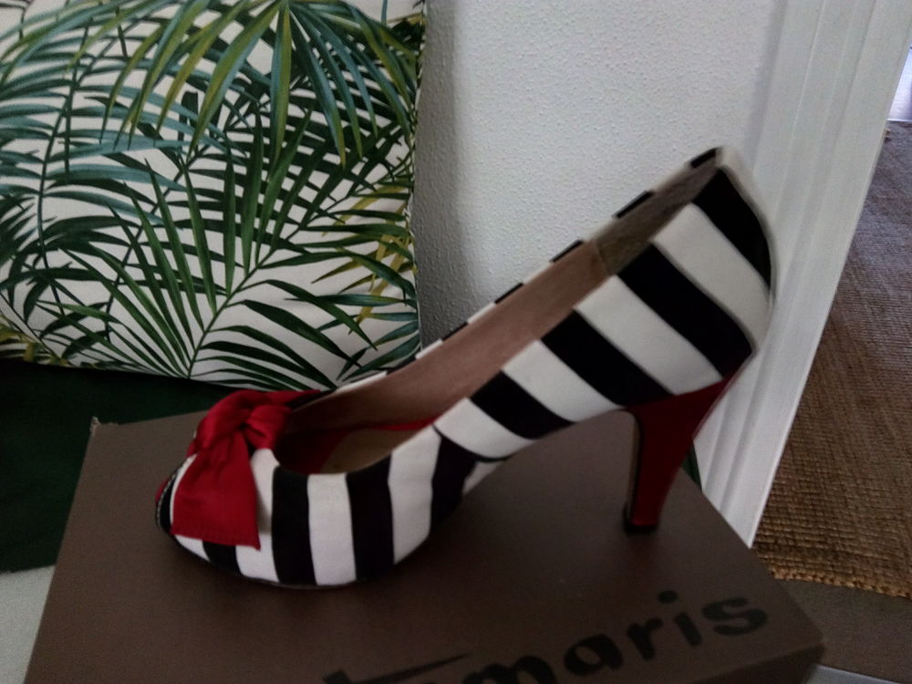 Escarpin femme - taille 39
Chaussures