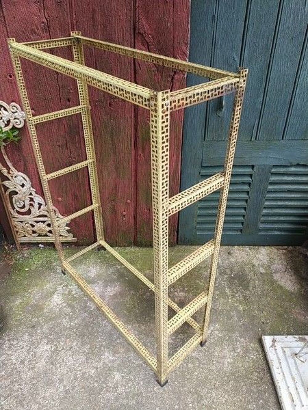 &Eacute;tag&egrave;re M&eacute;tal Perfor&eacute; Vintage Design Style Mat&eacute;got 
Meubles