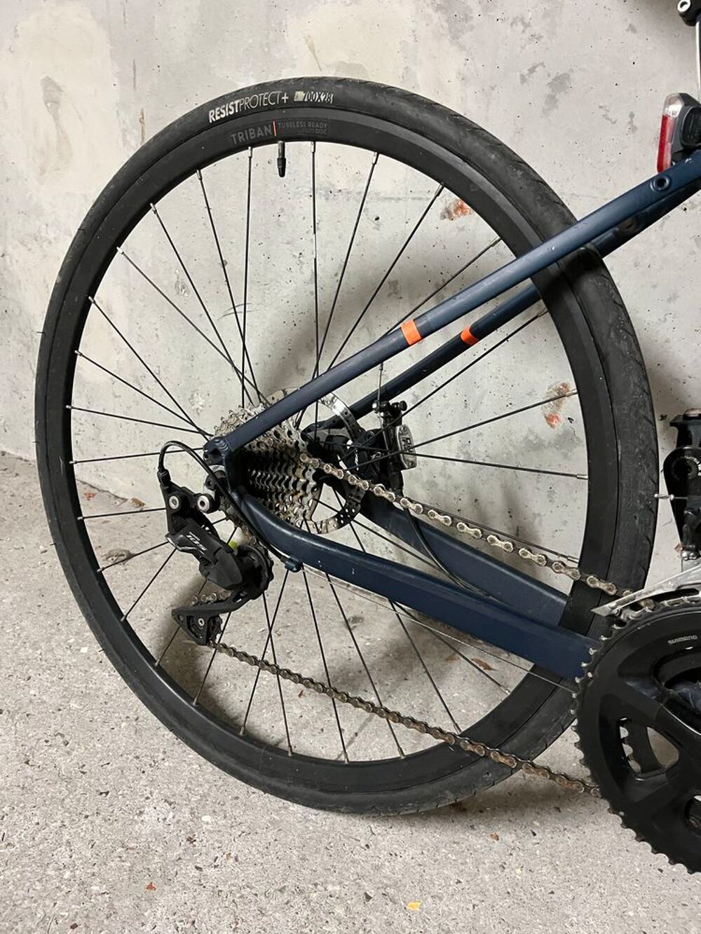 V&eacute;lo route RC Triban 520 - Bon &eacute;tat g&eacute;n&eacute;ral (pneu AR crev&eacute;) Vélos