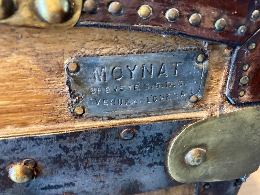 Malle bomb&eacute;e de chez Moynat Meubles