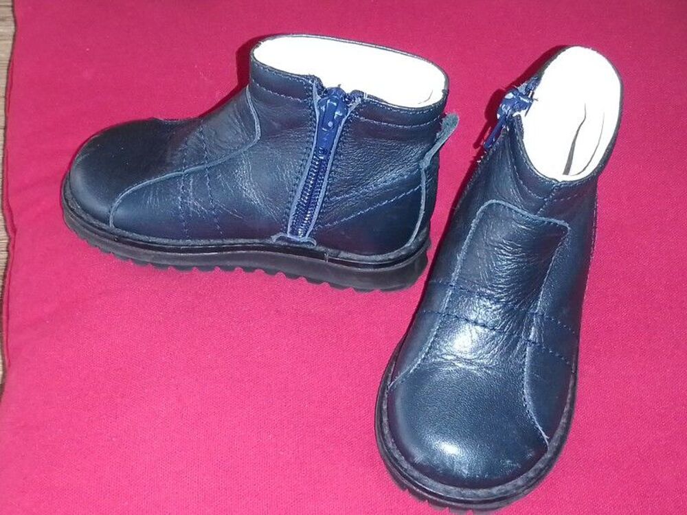 Bottines b&eacute;b&eacute; neuves
Chaussures