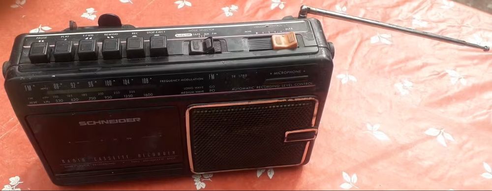 Radio Cassette Recorder Schneider (Pour pi&egrave;ces) Audio et hifi