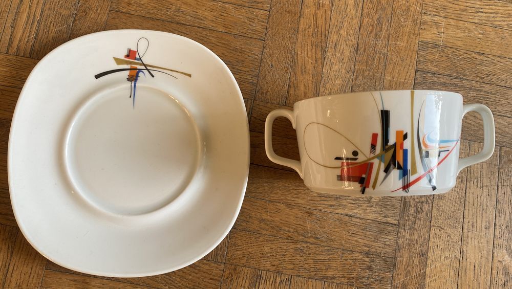 Tasse &agrave; anses Limoges Georges Boyer mod&egrave;le script vers 1960 Cuisine