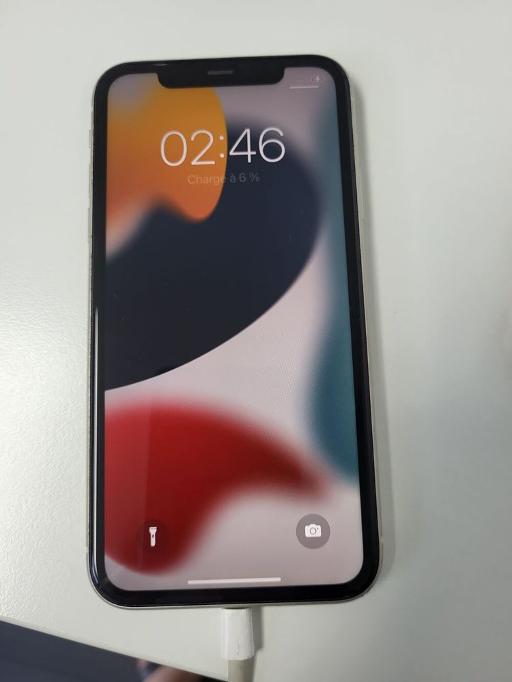 Apple iphone 11 128 go &eacute;tat quasi neuf BLANC bo&icirc;te d'origine Téléphones et tablettes